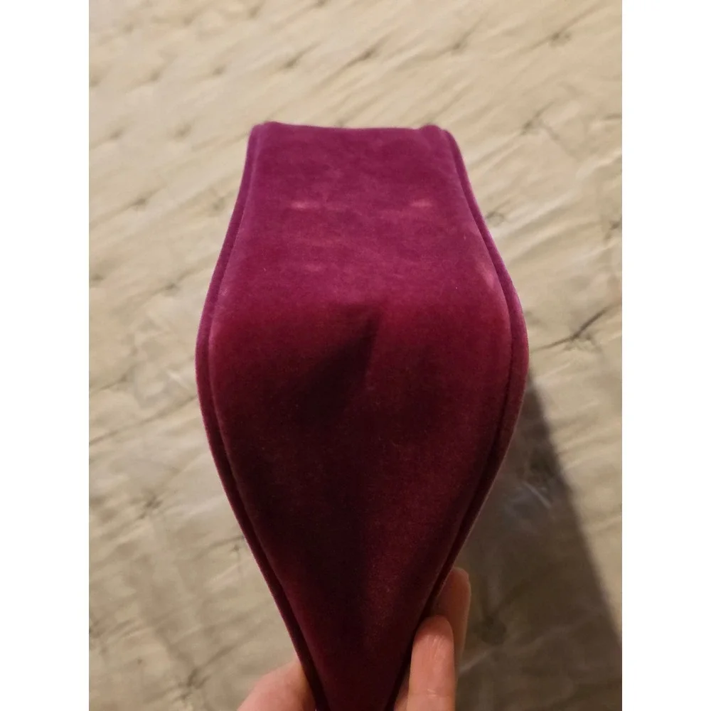 Authentic Gucci Velvet Beauty Bag Cosmetic Case Magenta Purple Gold‎ 9.5x5.5